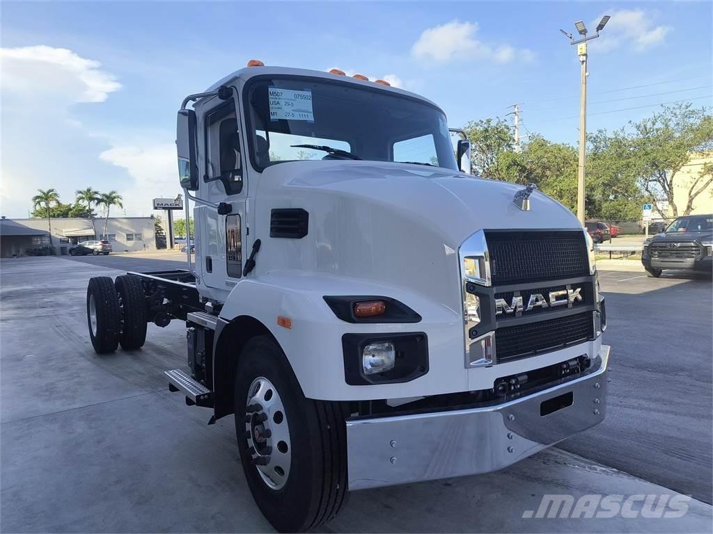 Mack MD7 42R Fülkés alváz
