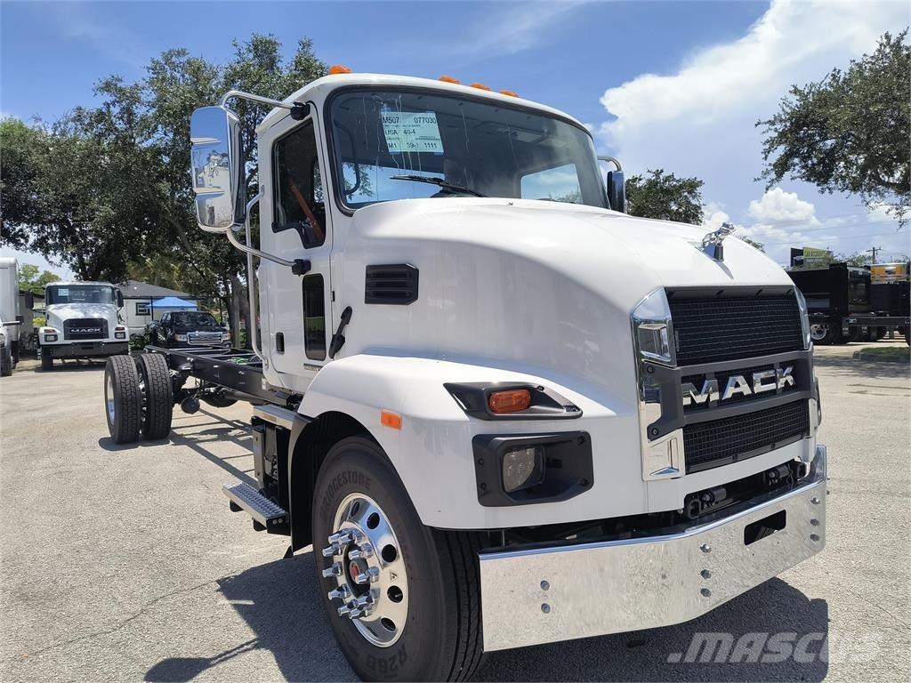 Mack MD7 42R Fülkés alváz
