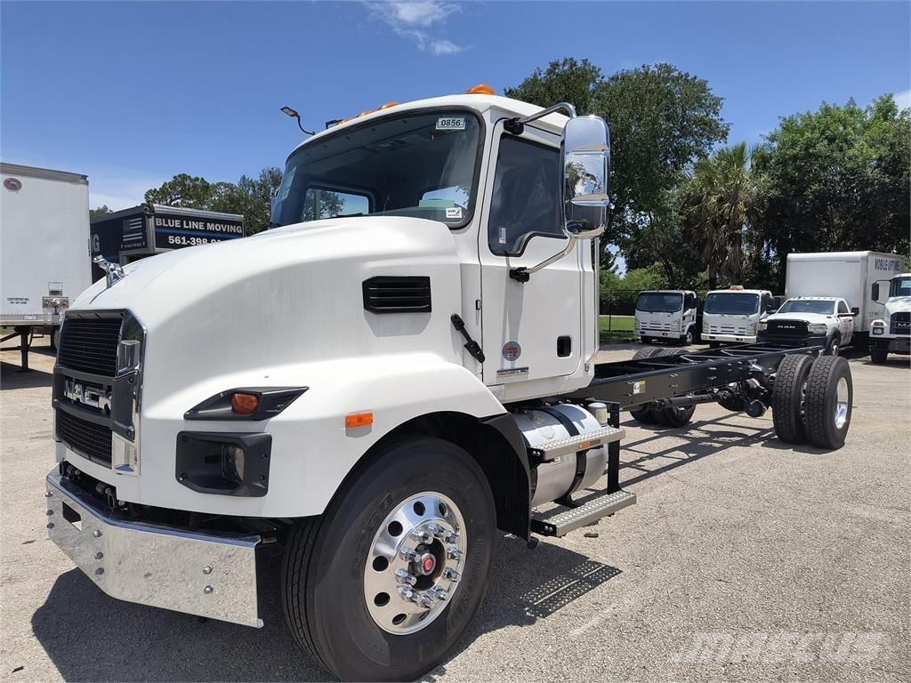 Mack MD7 42R Fülkés alváz