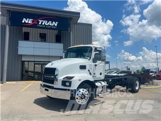 Mack MD742 Fülkés alváz