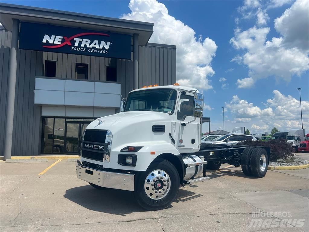 Mack MD742 Fülkés alváz