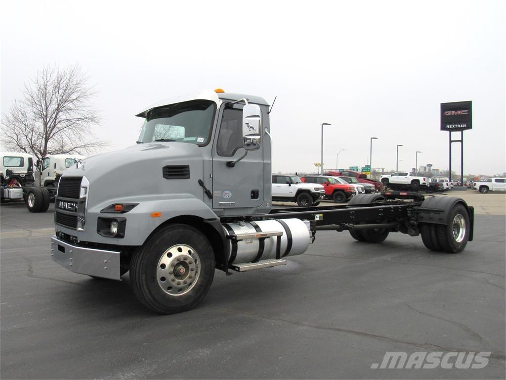 Mack MD742 Fülkés alváz
