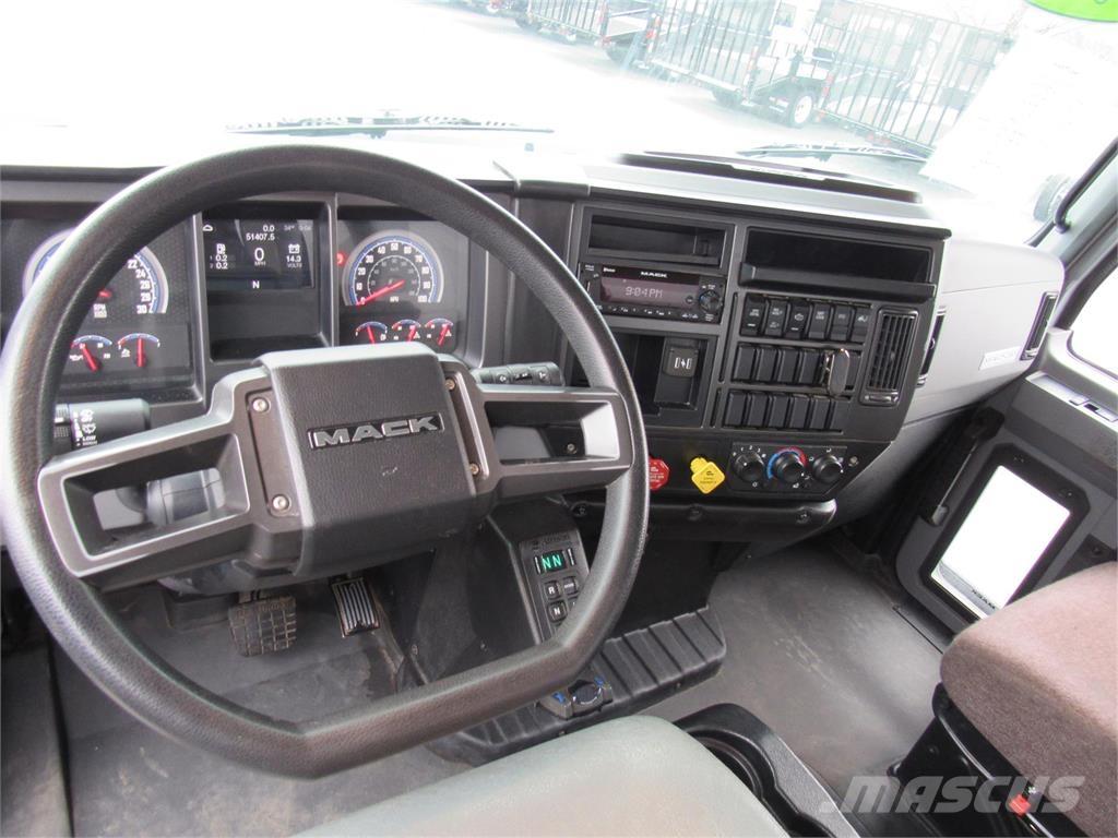 Mack MD742 Fülkés alváz