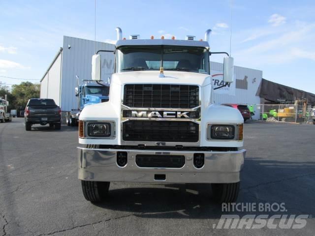 Mack PI64T Nyergesvontatók