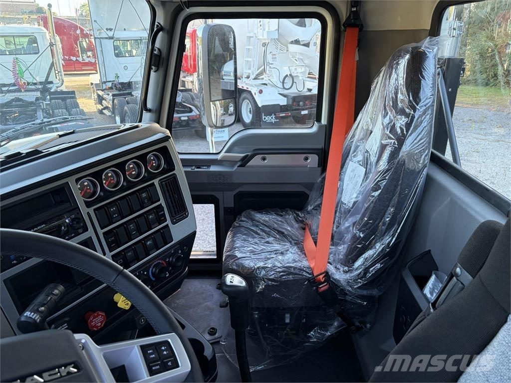 Mack PI64T Nyergesvontatók