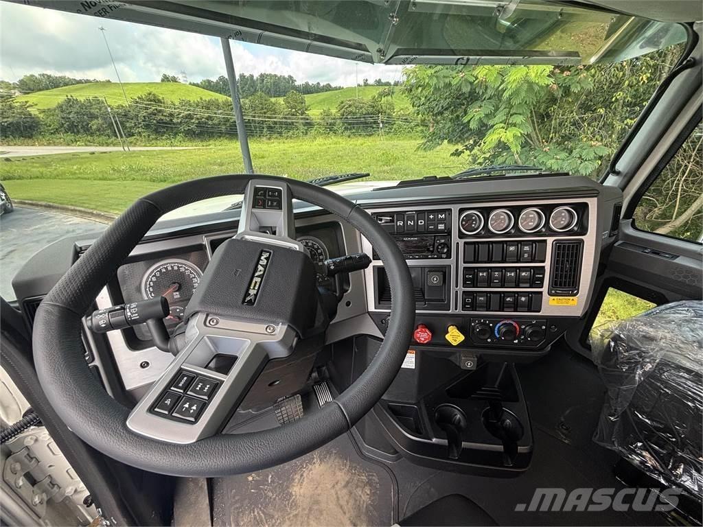 Mack PI64T Nyergesvontatók