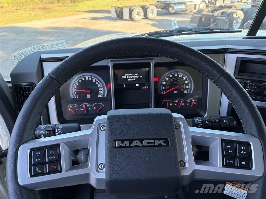 Mack PI64T Nyergesvontatók