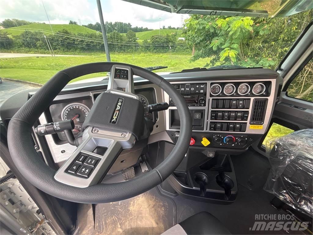 Mack PI64T Nyergesvontatók