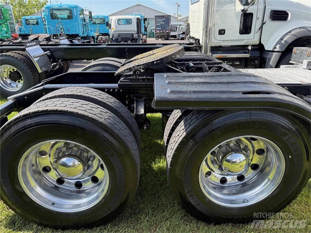 Mack PI64T Nyergesvontatók