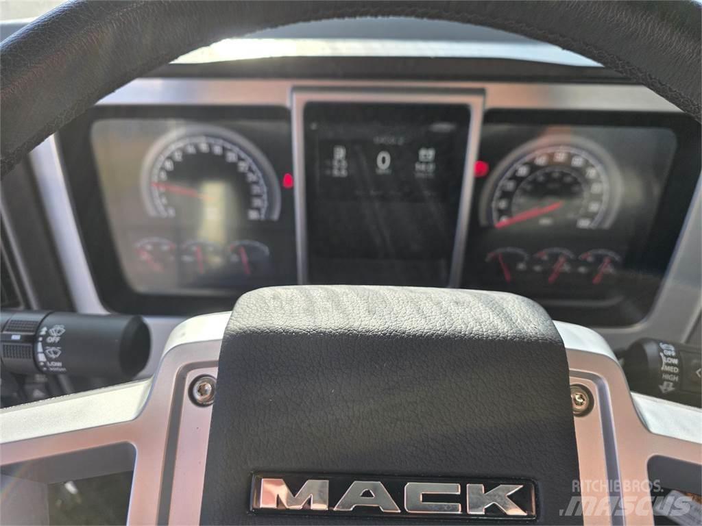 Mack PI64T Nyergesvontatók