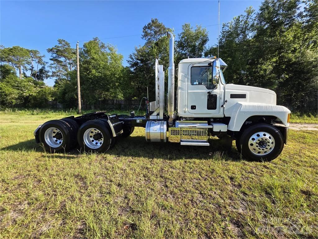 Mack PI64T Nyergesvontatók