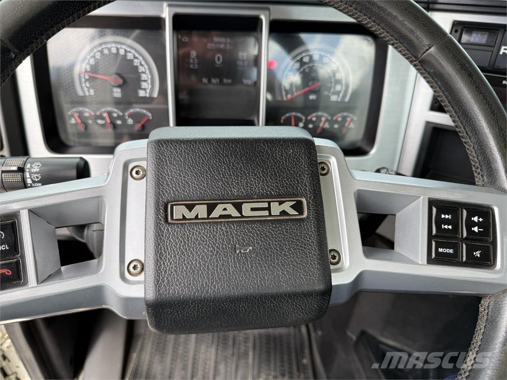 Mack PI64T Nyergesvontatók