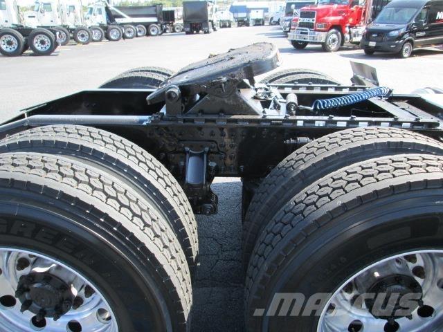 Mack PI64T Nyergesvontatók