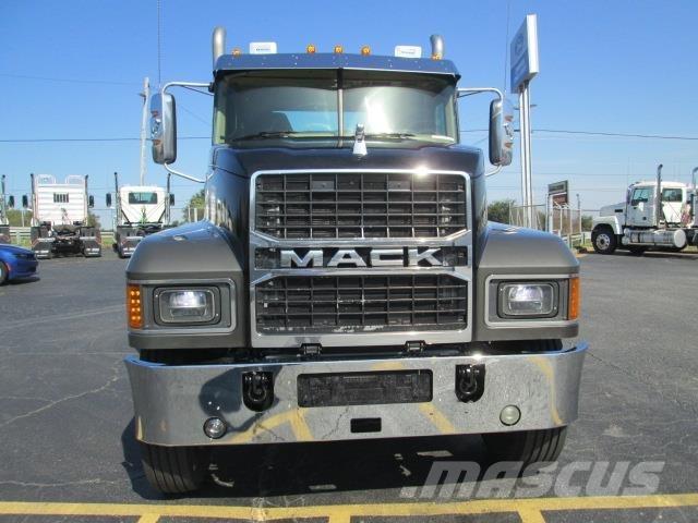 Mack PI64T Nyergesvontatók