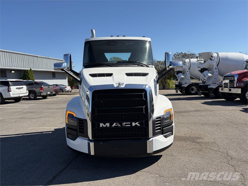 Mack PR64T Nyergesvontatók