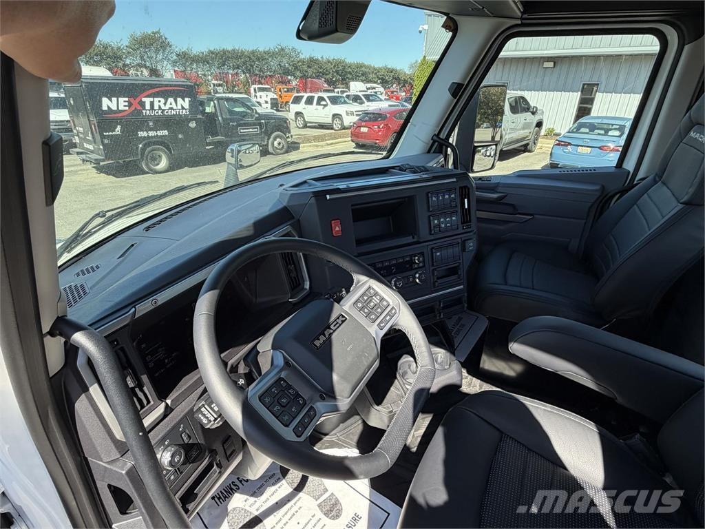 Mack PR64T Nyergesvontatók