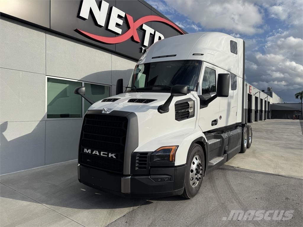 Mack PR64T Nyergesvontatók