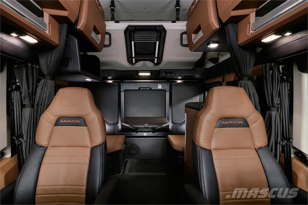 Mack PR64T Nyergesvontatók