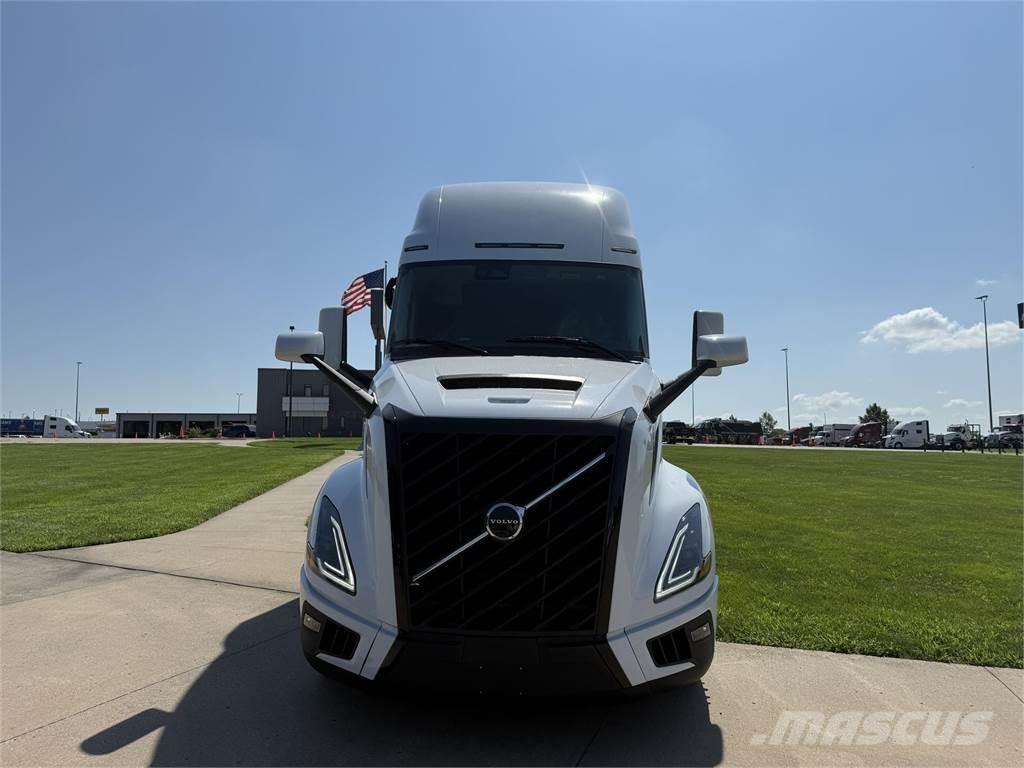 Volvo NEW VNL860 Nyergesvontatók