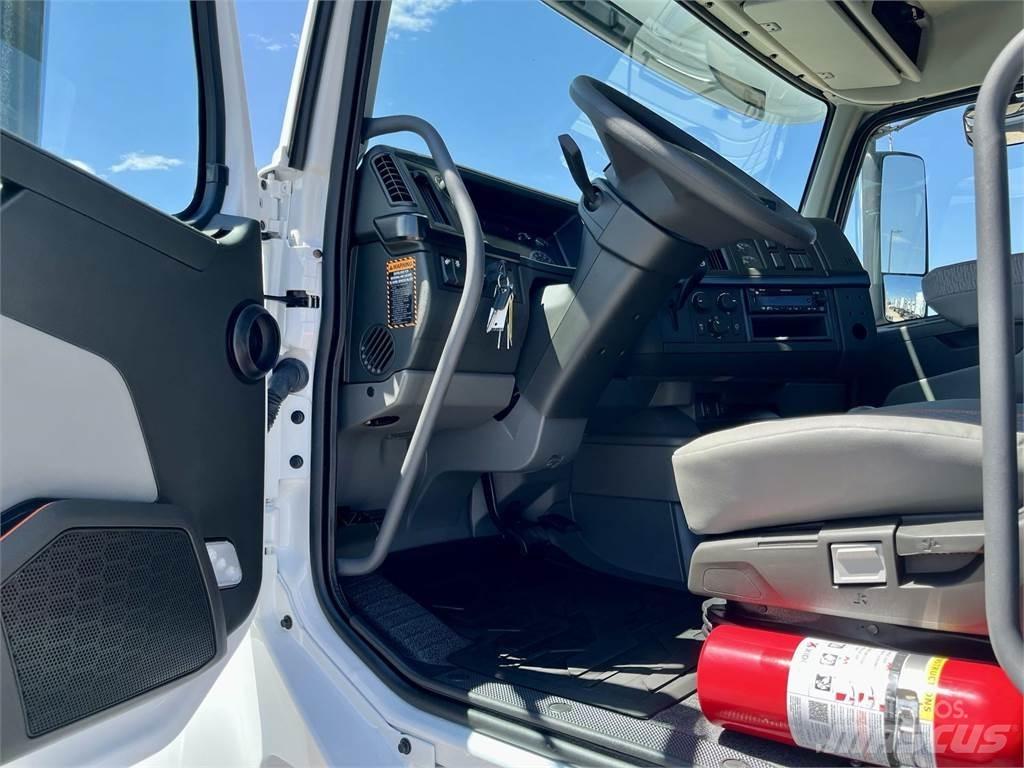 Volvo VHD64FT300 Nyergesvontatók