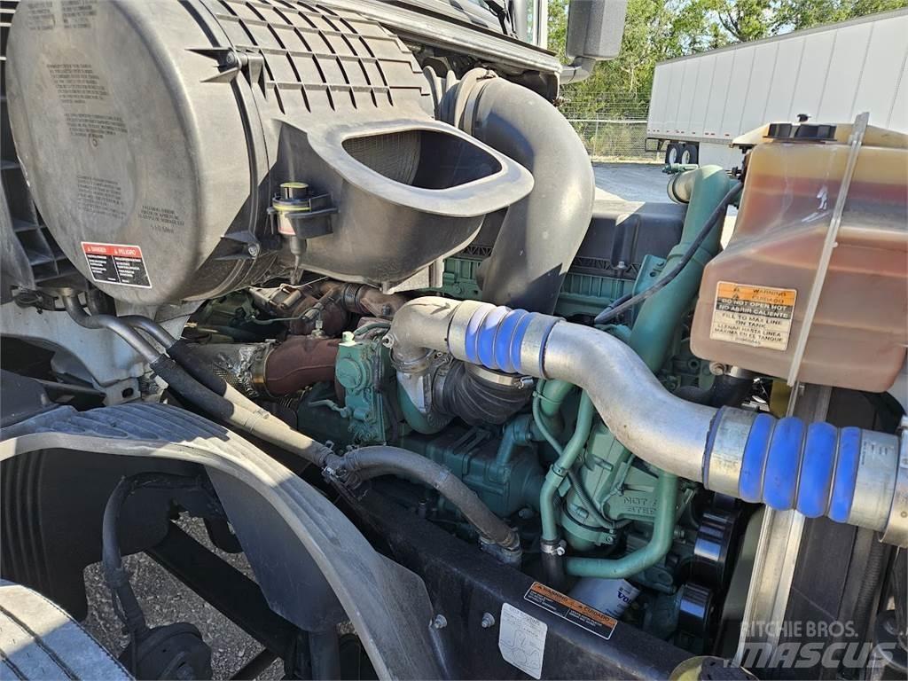 Volvo VNL64T300 Nyergesvontatók