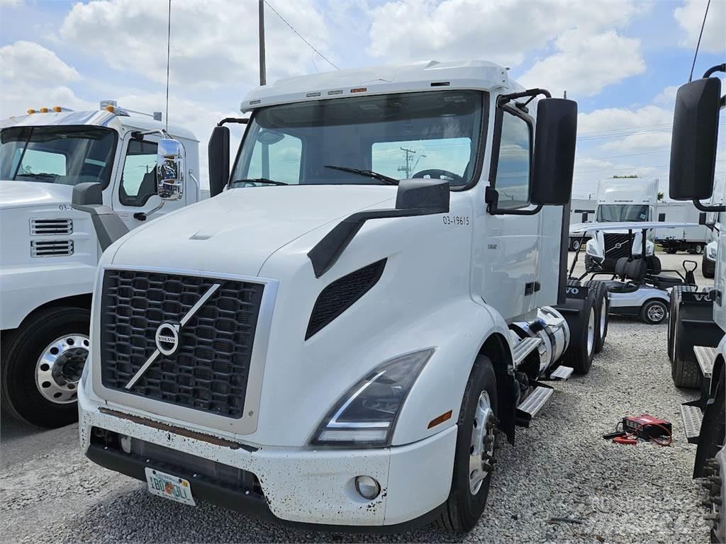 Volvo VNL64T300 Nyergesvontatók