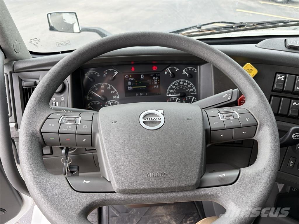 Volvo VNL64T740 Nyergesvontatók