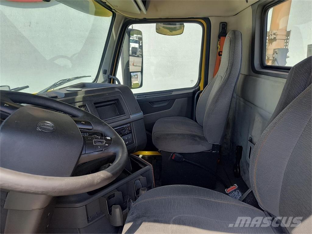 Volvo VNR64T Nyergesvontatók