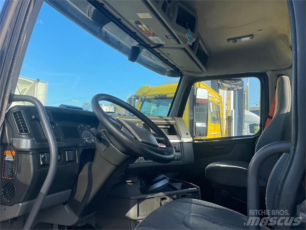 Volvo VNR64T Nyergesvontatók