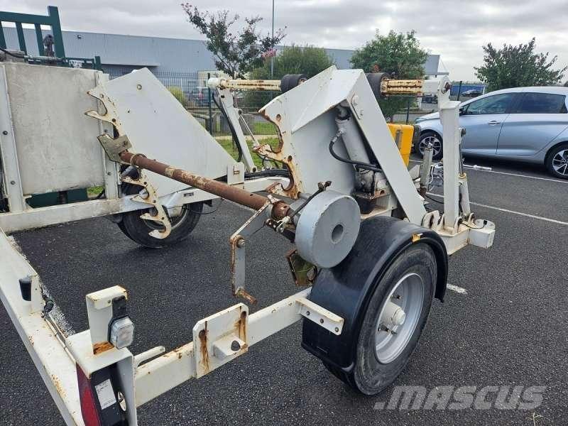 Adoc 3T5 Platós / Ponyvás pótkocsik