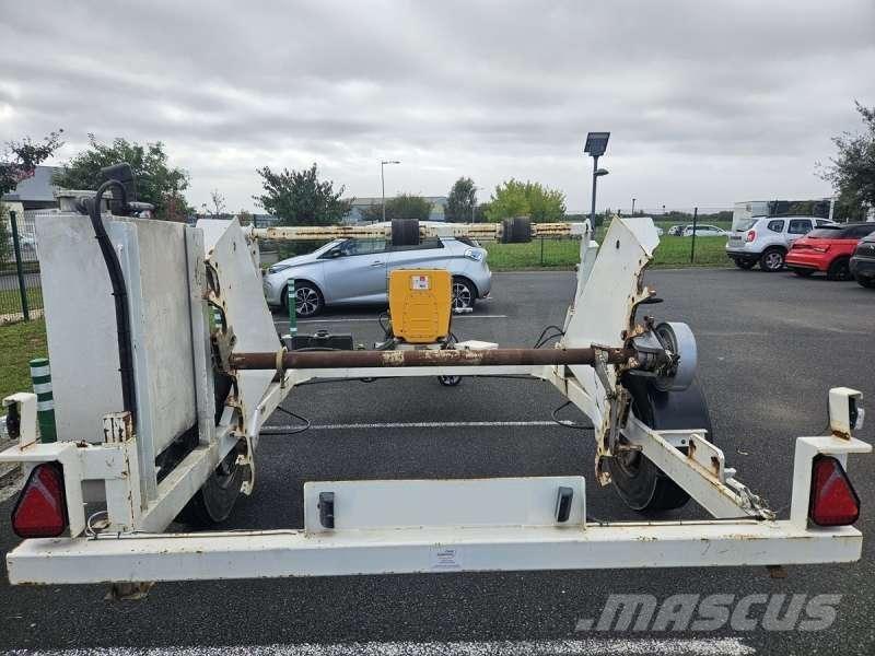 Adoc 3T5 Platós / Ponyvás pótkocsik