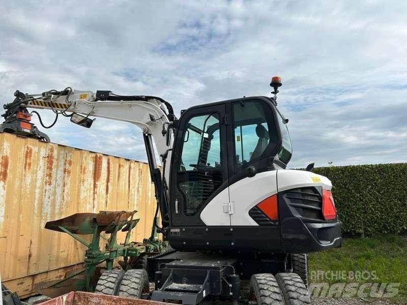 Bobcat E57W Gumikerekes kotrók