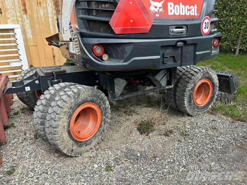 Bobcat E57W Gumikerekes kotrók