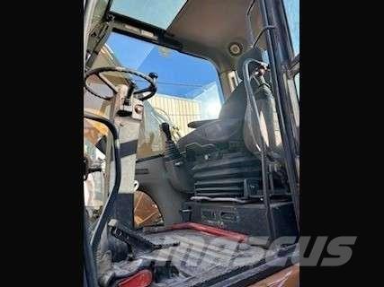 CASE WX210 Gumikerekes kotrók