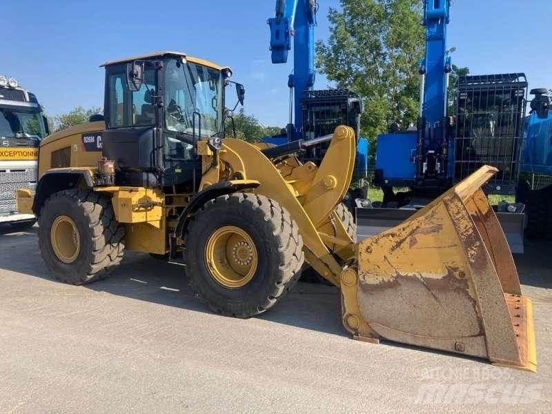 CAT 926M Gumikerekes homlokrakodók