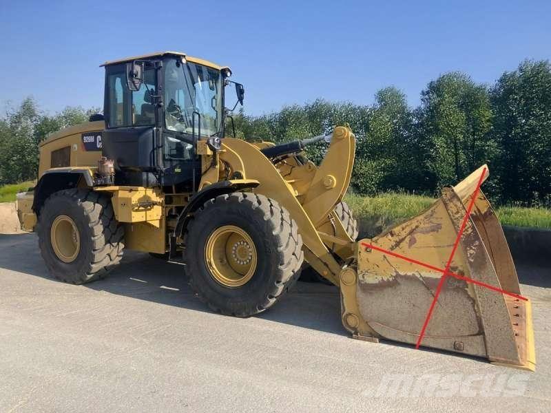 CAT 926M Gumikerekes homlokrakodók