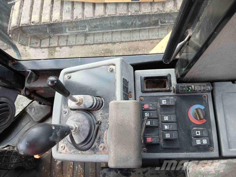 CAT 930H Gumikerekes homlokrakodók