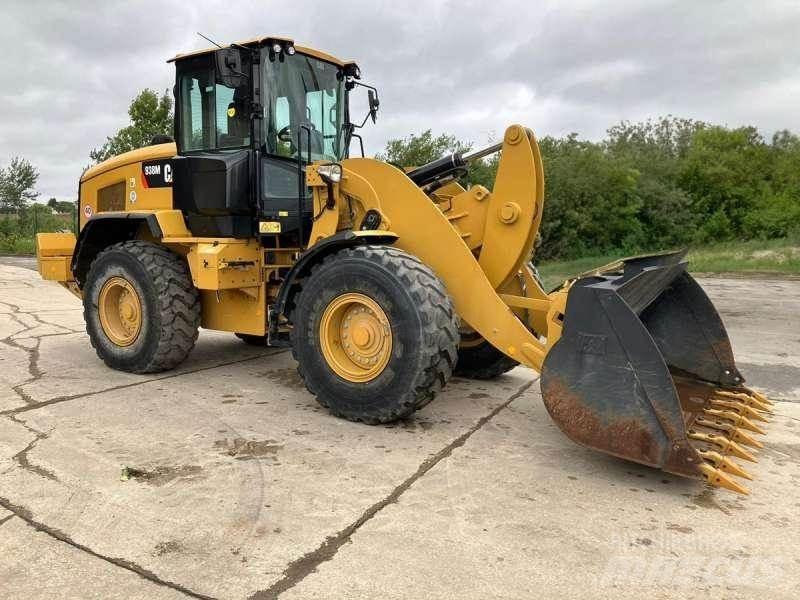 CAT 938M Gumikerekes homlokrakodók
