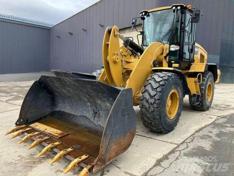 CAT 938M Gumikerekes homlokrakodók