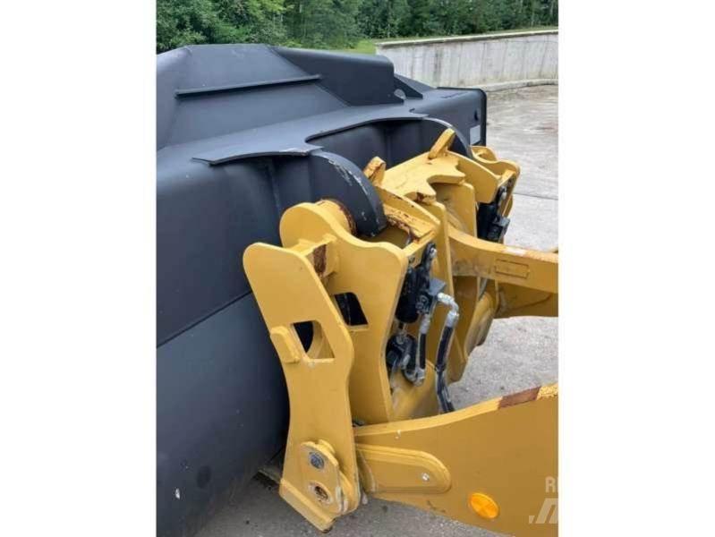CAT 938M Gumikerekes homlokrakodók