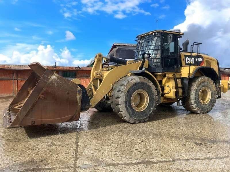 CAT 966M Gumikerekes homlokrakodók