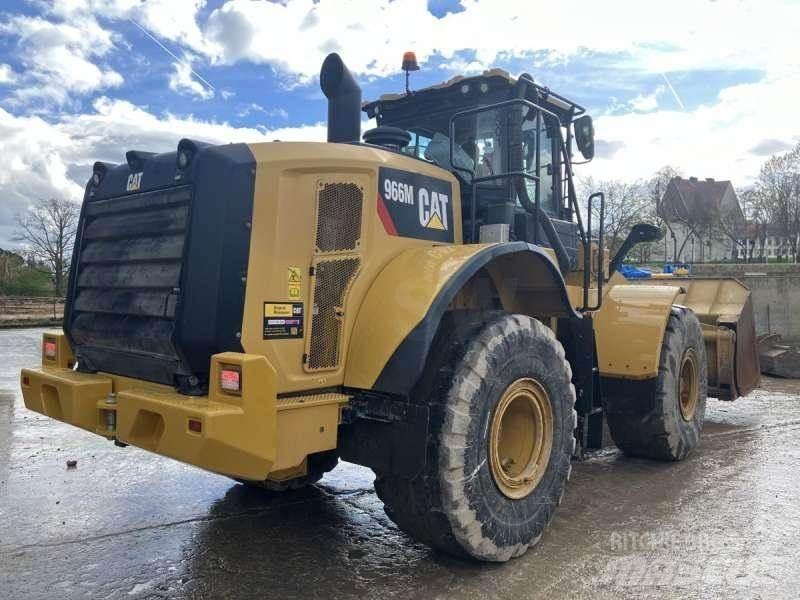 CAT 966M Gumikerekes homlokrakodók