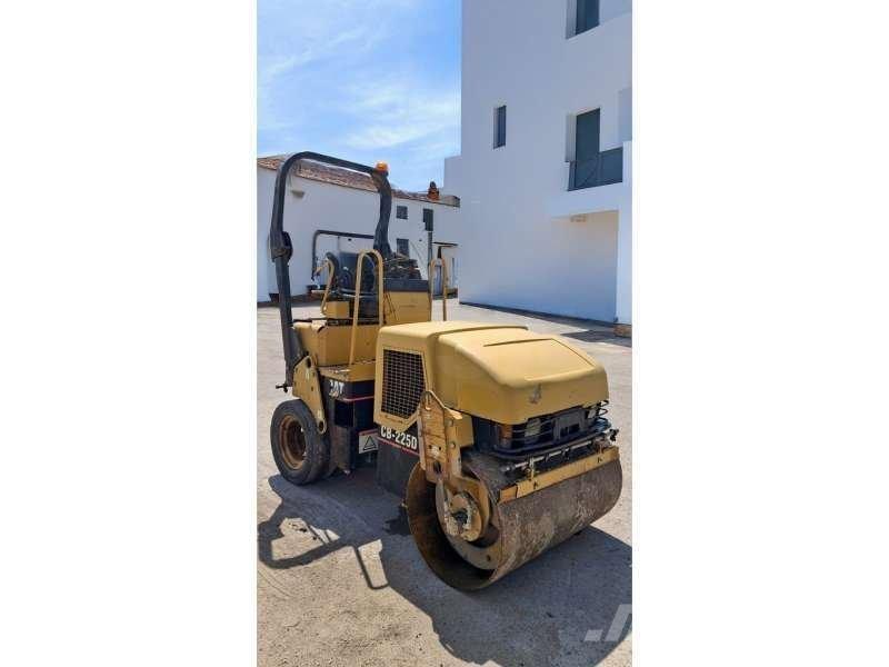 CAT CB225D Talajtömörítő gépek