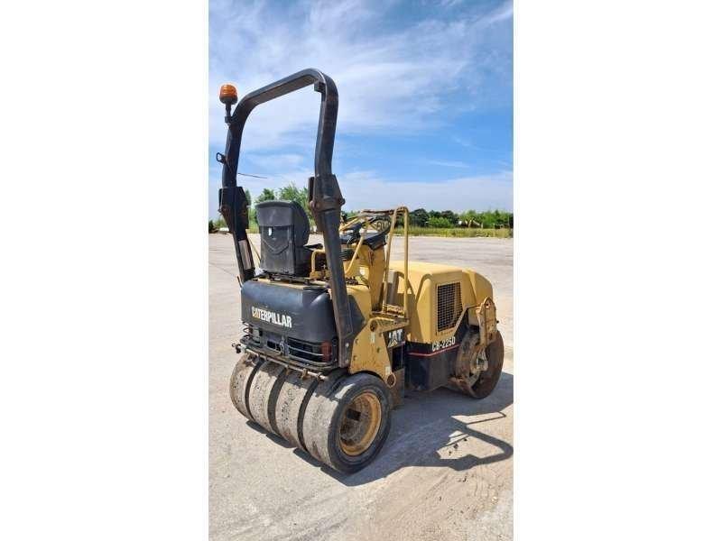 CAT CB225D Talajtömörítő gépek