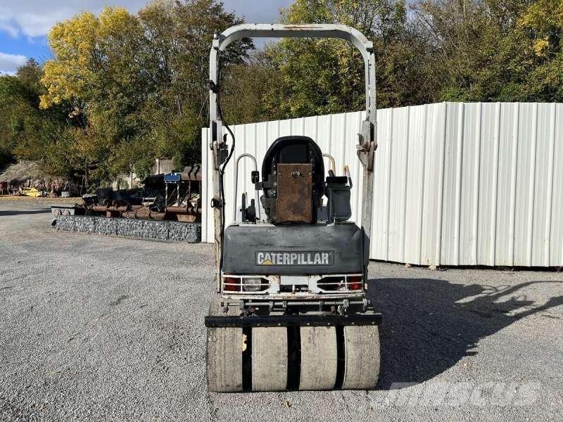 CAT CB225E Talajtömörítő gépek