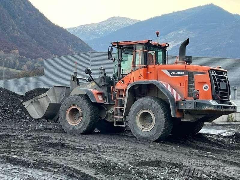 Doosan DL300 Gumikerekes homlokrakodók