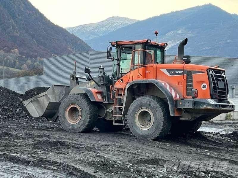 Doosan DL300 Gumikerekes homlokrakodók