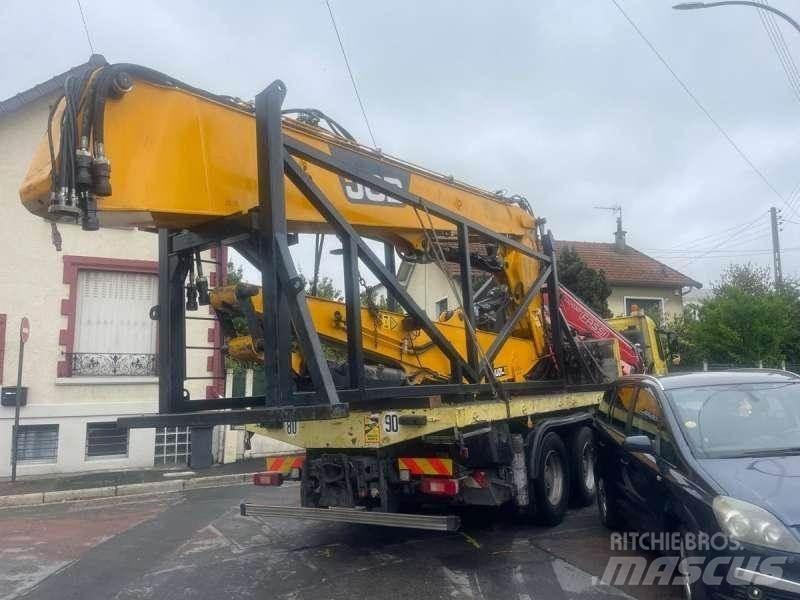 JCB JS360 Bontásra használt kotrók