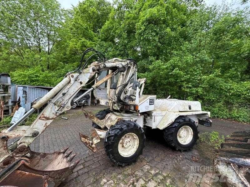 Mecalac 8CXI Gumikerekes kotrók