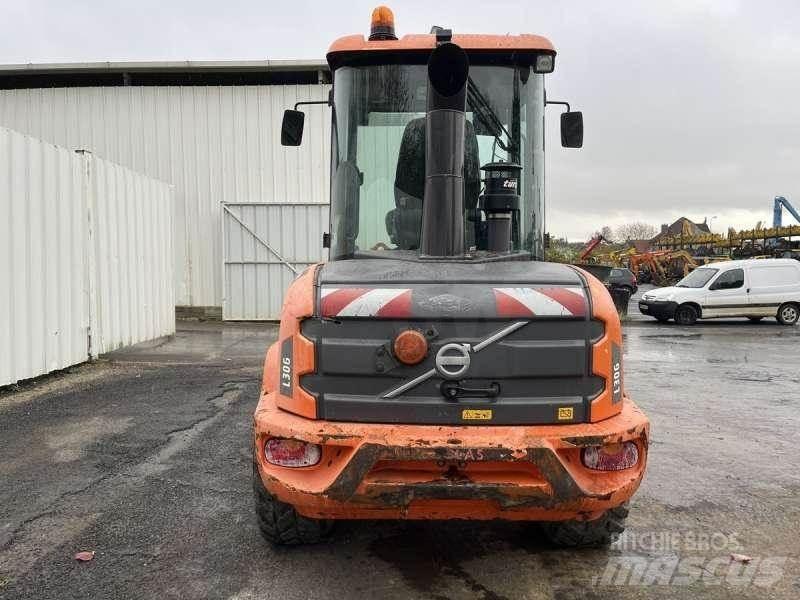 Volvo L30G Gumikerekes homlokrakodók
